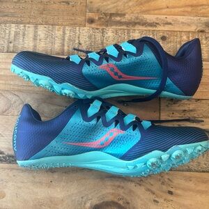 Women’s Saucony Showdown track spike size 8.5